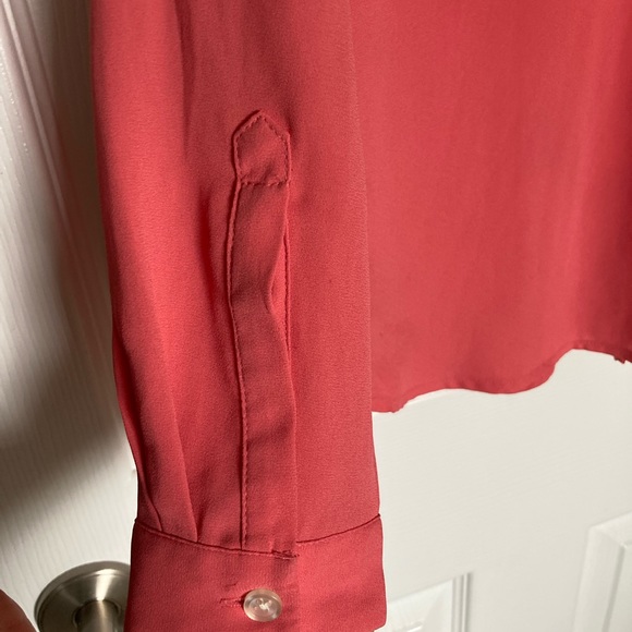 LOFT Ann Taylor Button Down Shirt Sheer Coral, Petites SP - Picture 3 of 4